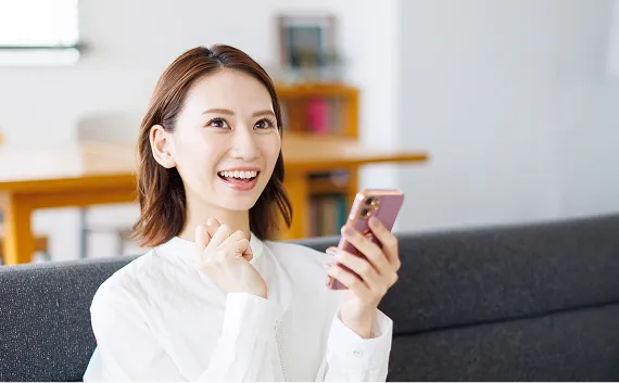 婚活ツールを使っている女性